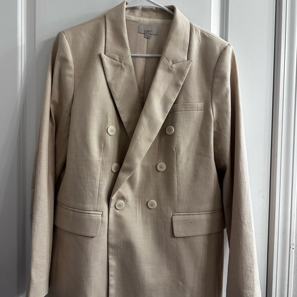 LOFT Cream Sport Coat with Peaked Lapels